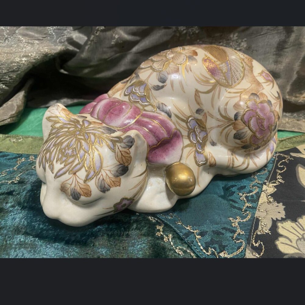 Vintage United Wilson Sleeping Cat Porcelain Figurine